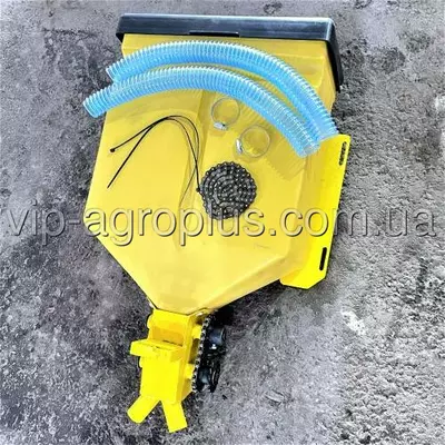 Бачок мінеральних добрив картоплесаджалки Bomet